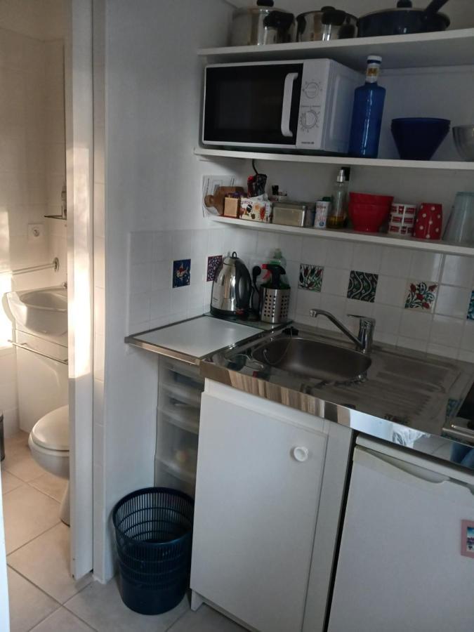 Studio Charmant Et Calme Villeneuve Les Avignon Entree Et Cour Independantes Climatisation Piscine Parking Bagian luar foto