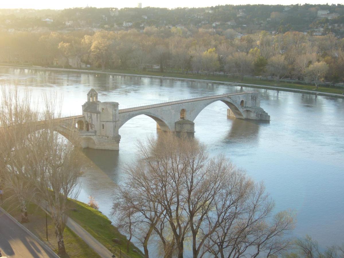 Studio Charmant Et Calme Villeneuve Les Avignon Entree Et Cour Independantes Climatisation Piscine Parking Bagian luar foto
