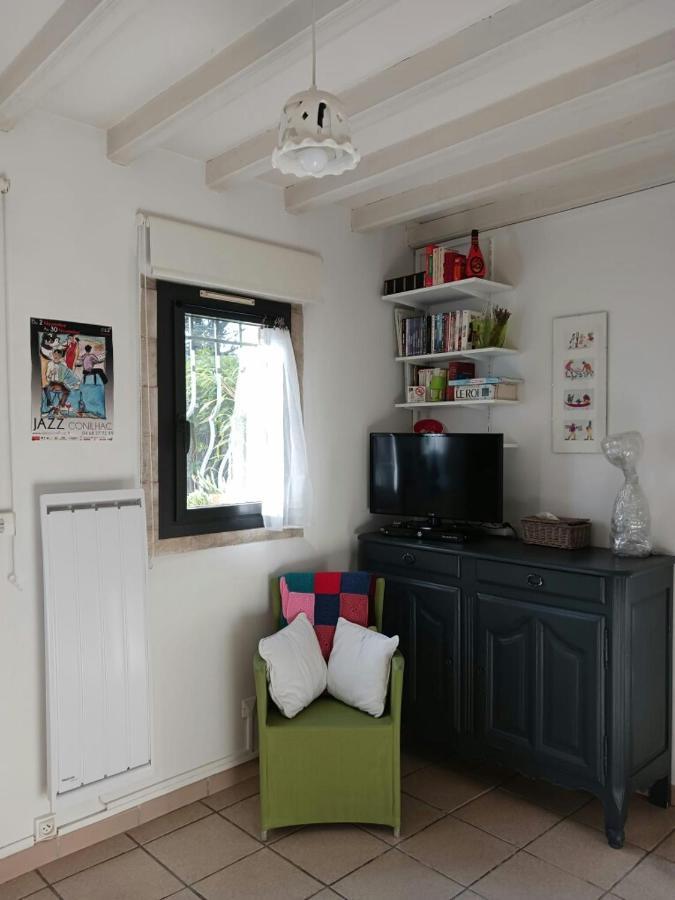 Studio Charmant Et Calme Villeneuve Les Avignon Entree Et Cour Independantes Climatisation Piscine Parking Bagian luar foto