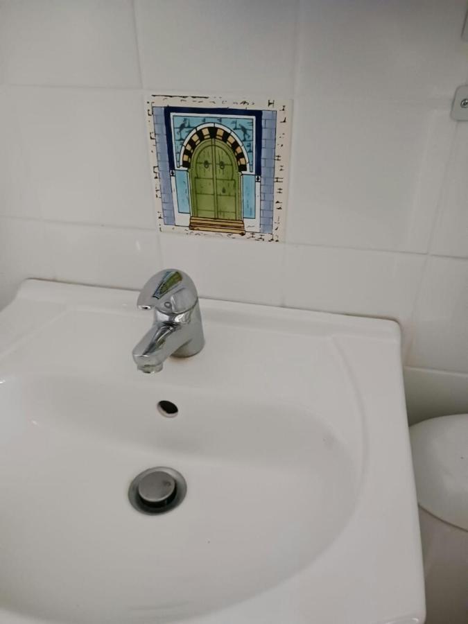 Studio Charmant Et Calme Villeneuve Les Avignon Entree Et Cour Independantes Climatisation Piscine Parking Bagian luar foto